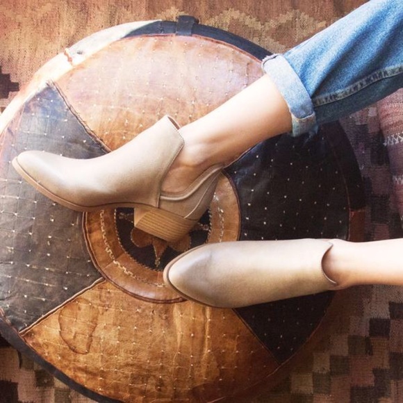 Last Size 7 Cutout Booties (Cognac) - Picture 5 of 5